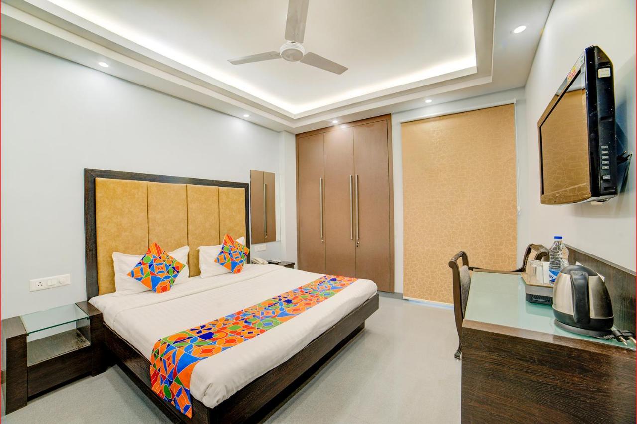 Fabhotel Exotica Greenpark Нью-Дели Экстерьер фото